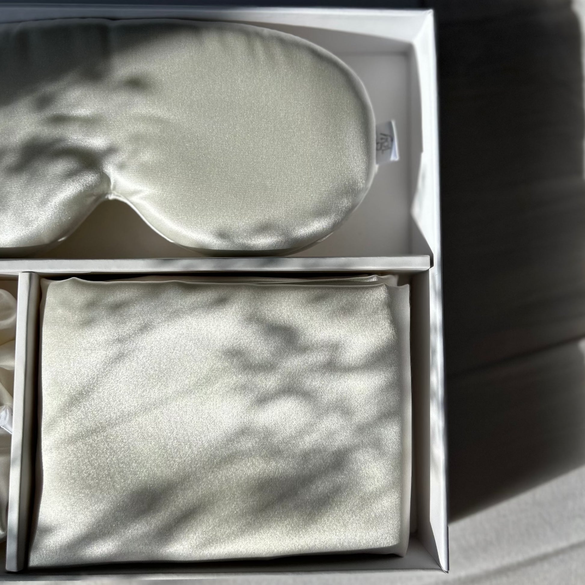 COMPLETE GIFT SET SUIT PILLOWCASE SLEEP CONTOUR MASK SCRUNCHIE