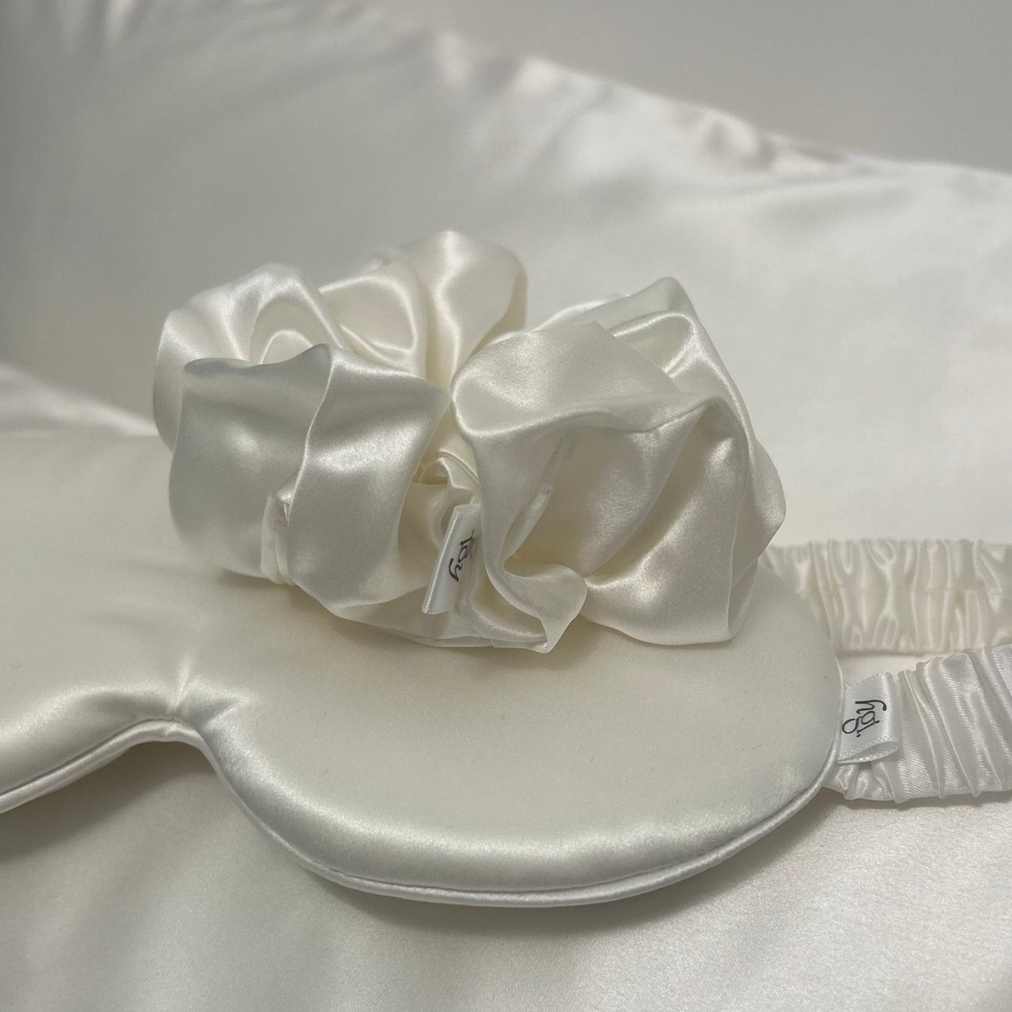 100% PURE MULBERRY SILK SCRUNCHIE IVORY